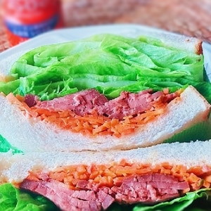 簡単☆野菜たっぷりローストビーフのサンドイッチ♪